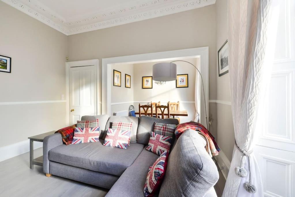 George IV Bridge - Superbly Located 3 Bedroom! 에든버러 외부 사진