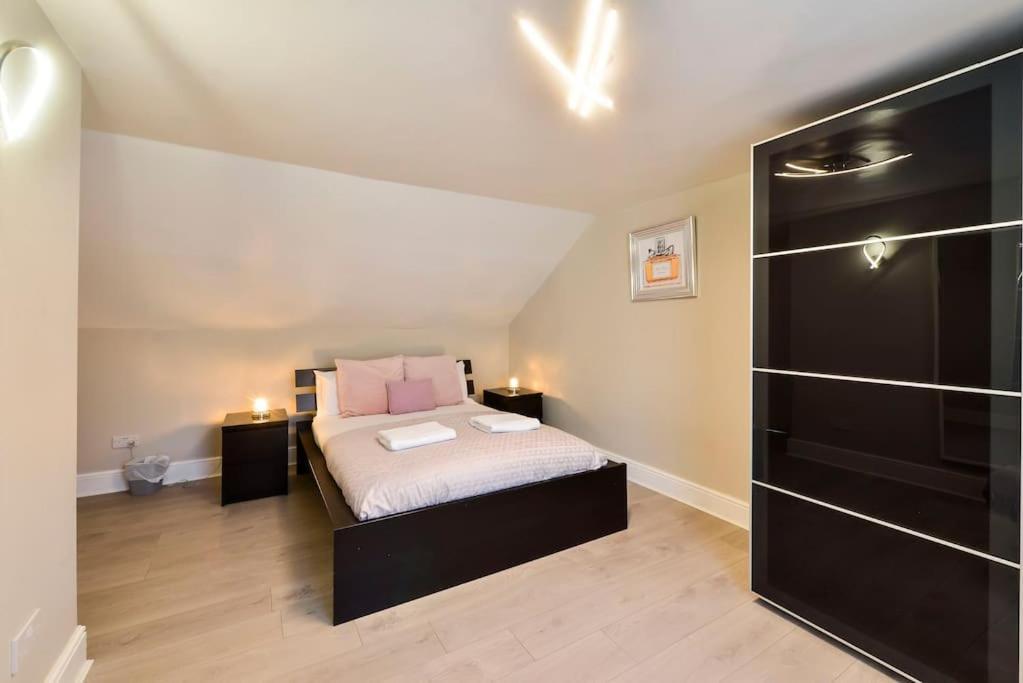 George IV Bridge - Superbly Located 3 Bedroom! 에든버러 외부 사진