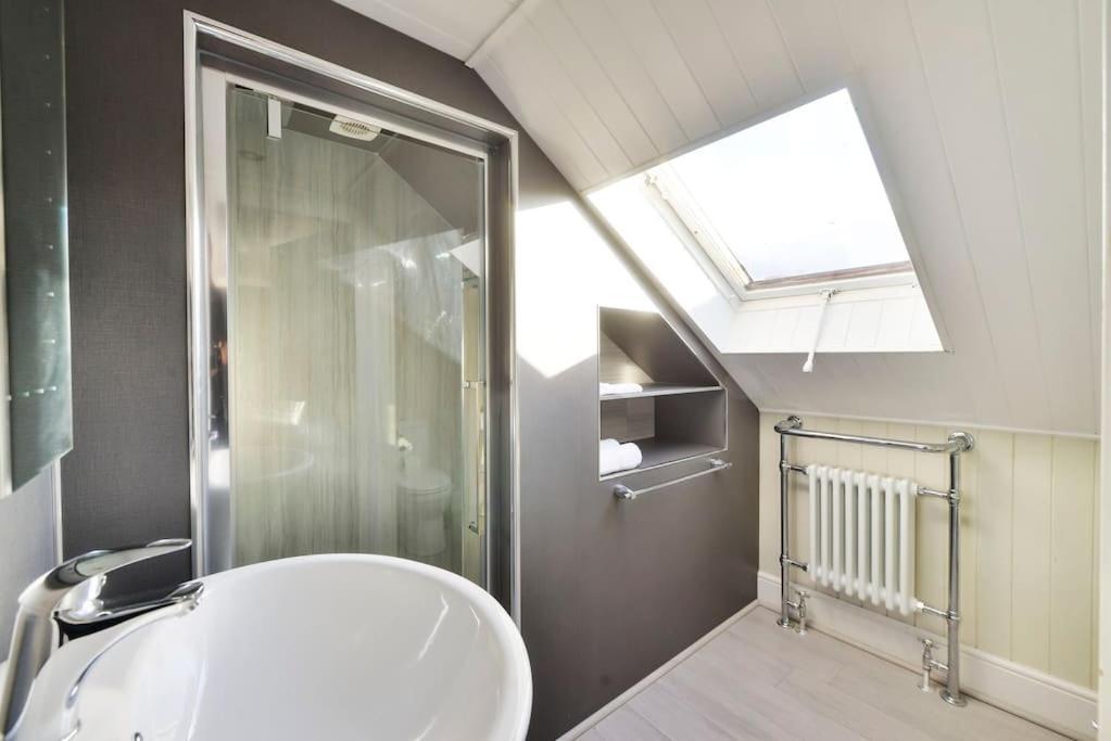 George IV Bridge - Superbly Located 3 Bedroom! 에든버러 외부 사진