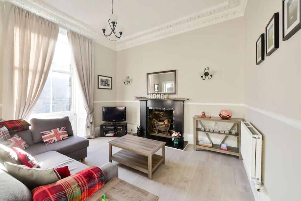 George IV Bridge - Superbly Located 3 Bedroom! 에든버러 외부 사진