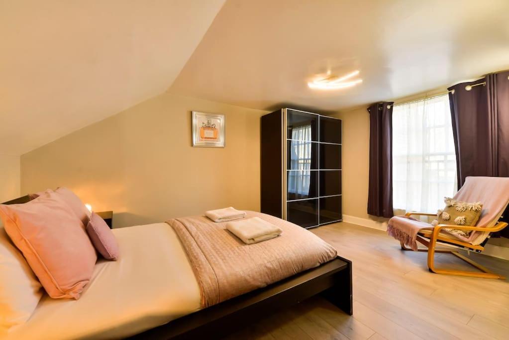 George IV Bridge - Superbly Located 3 Bedroom! 에든버러 외부 사진