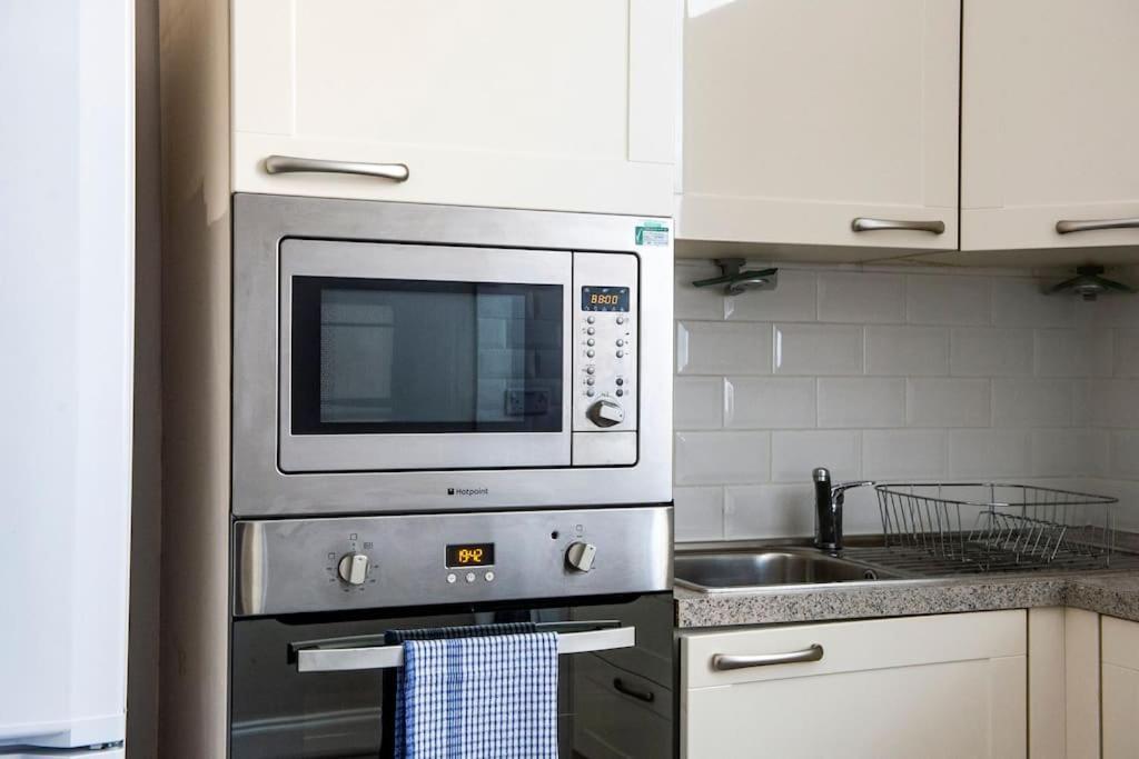 George IV Bridge - Superbly Located 3 Bedroom! 에든버러 외부 사진