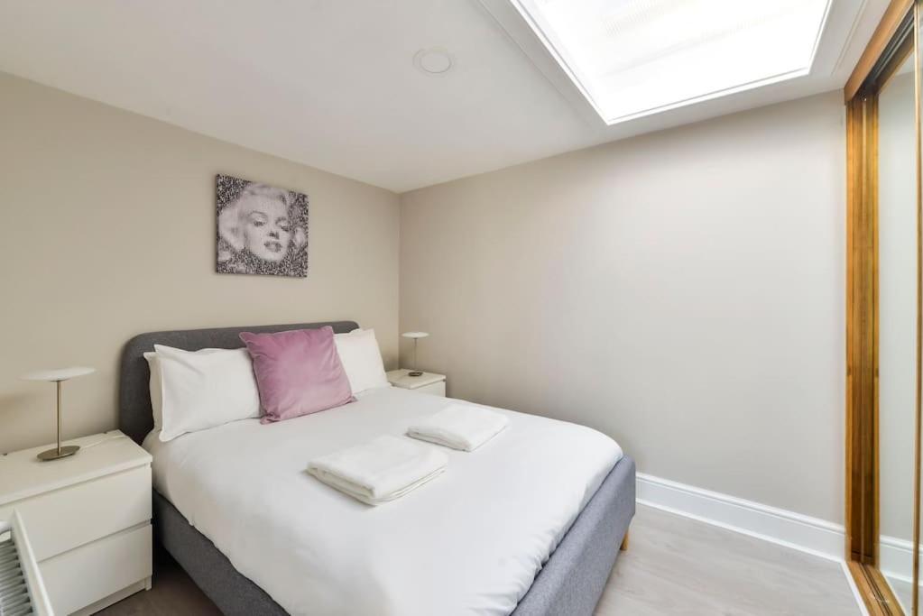 George IV Bridge - Superbly Located 3 Bedroom! 에든버러 외부 사진