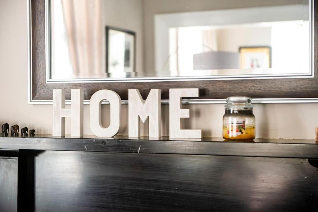 George IV Bridge - Superbly Located 3 Bedroom! 에든버러 외부 사진