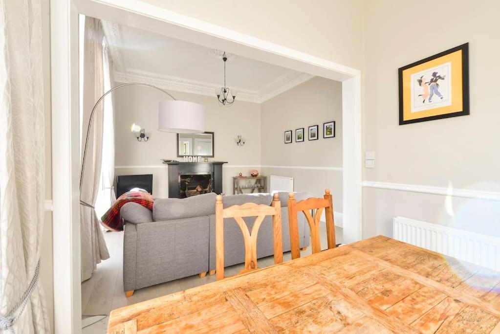 George IV Bridge - Superbly Located 3 Bedroom! 에든버러 외부 사진