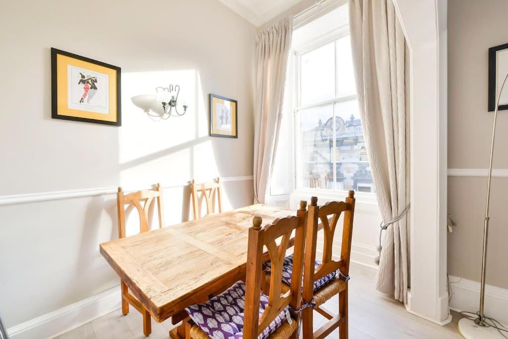 George IV Bridge - Superbly Located 3 Bedroom! 에든버러 외부 사진