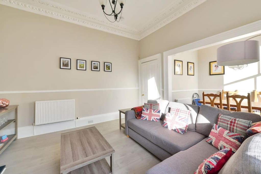 George IV Bridge - Superbly Located 3 Bedroom! 에든버러 외부 사진