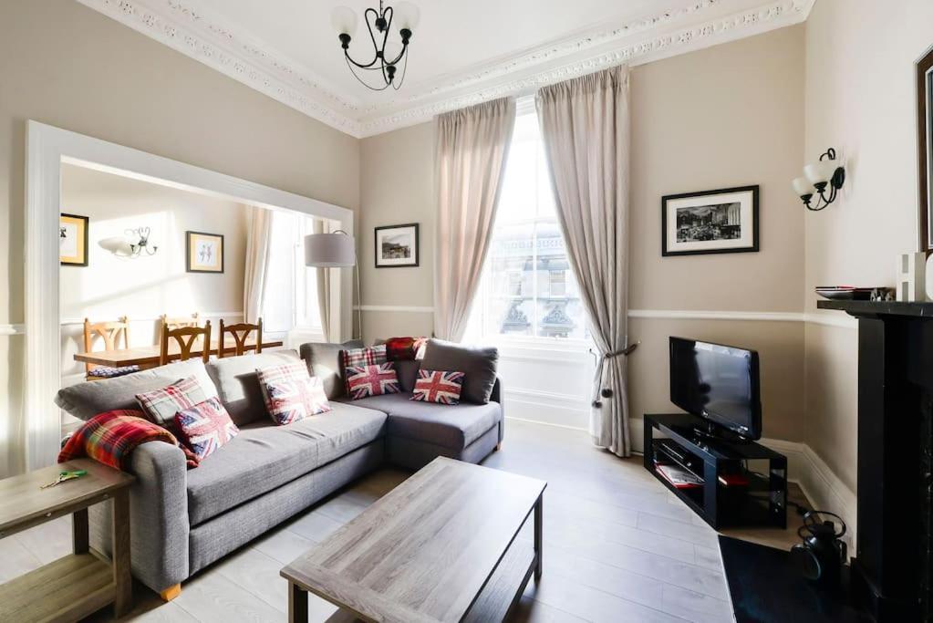 George IV Bridge - Superbly Located 3 Bedroom! 에든버러 외부 사진